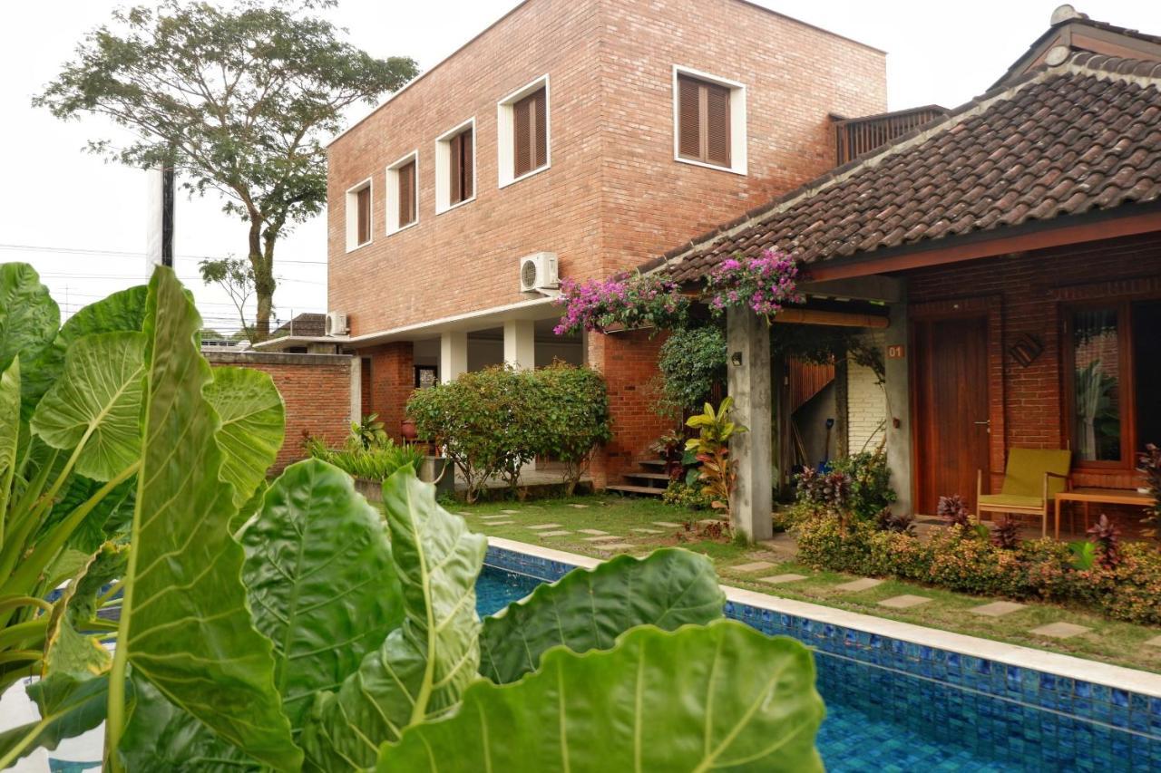 Rumah Bata Guest House Licin Exterior foto